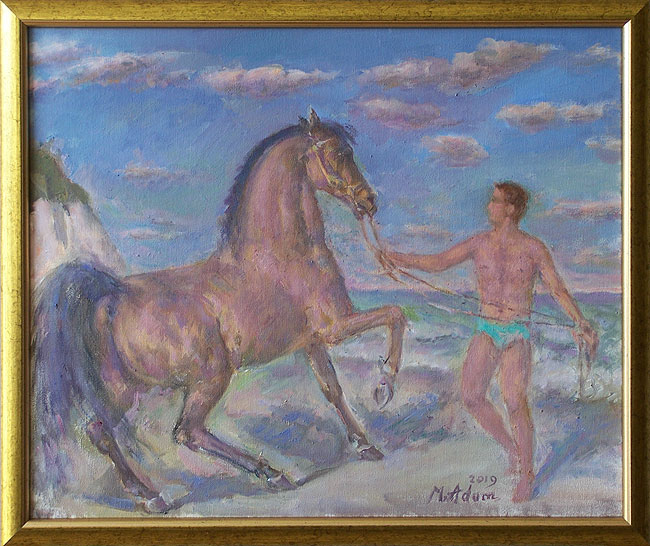 Młodzieniec z kamieniem na plaży